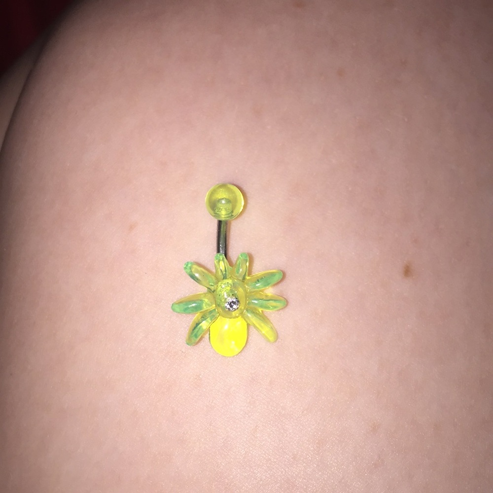 Green Halloween spider belly ring